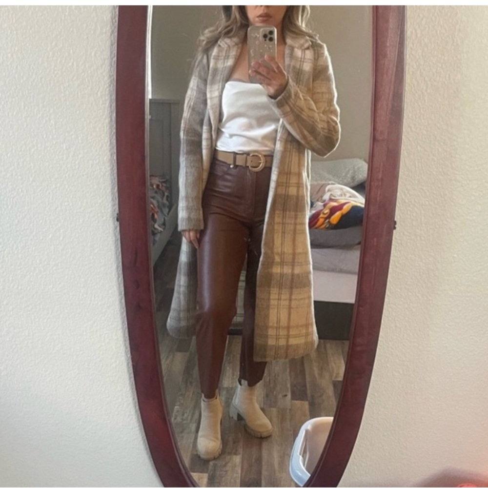 Coat - Picture 8 of 9